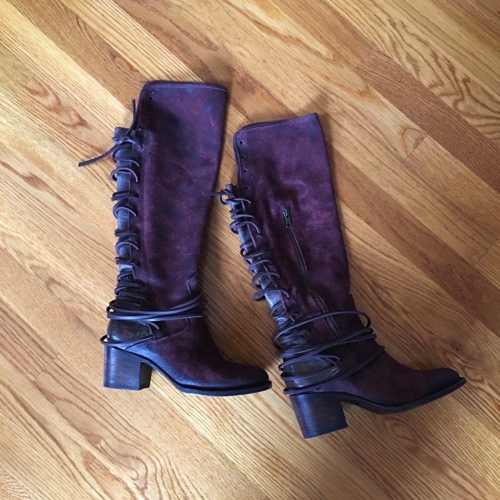 RARE Freebird by Steven Coal Wine Suede Boot